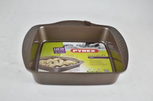 PLAT A FOUR CARRE 24 CM PYREX